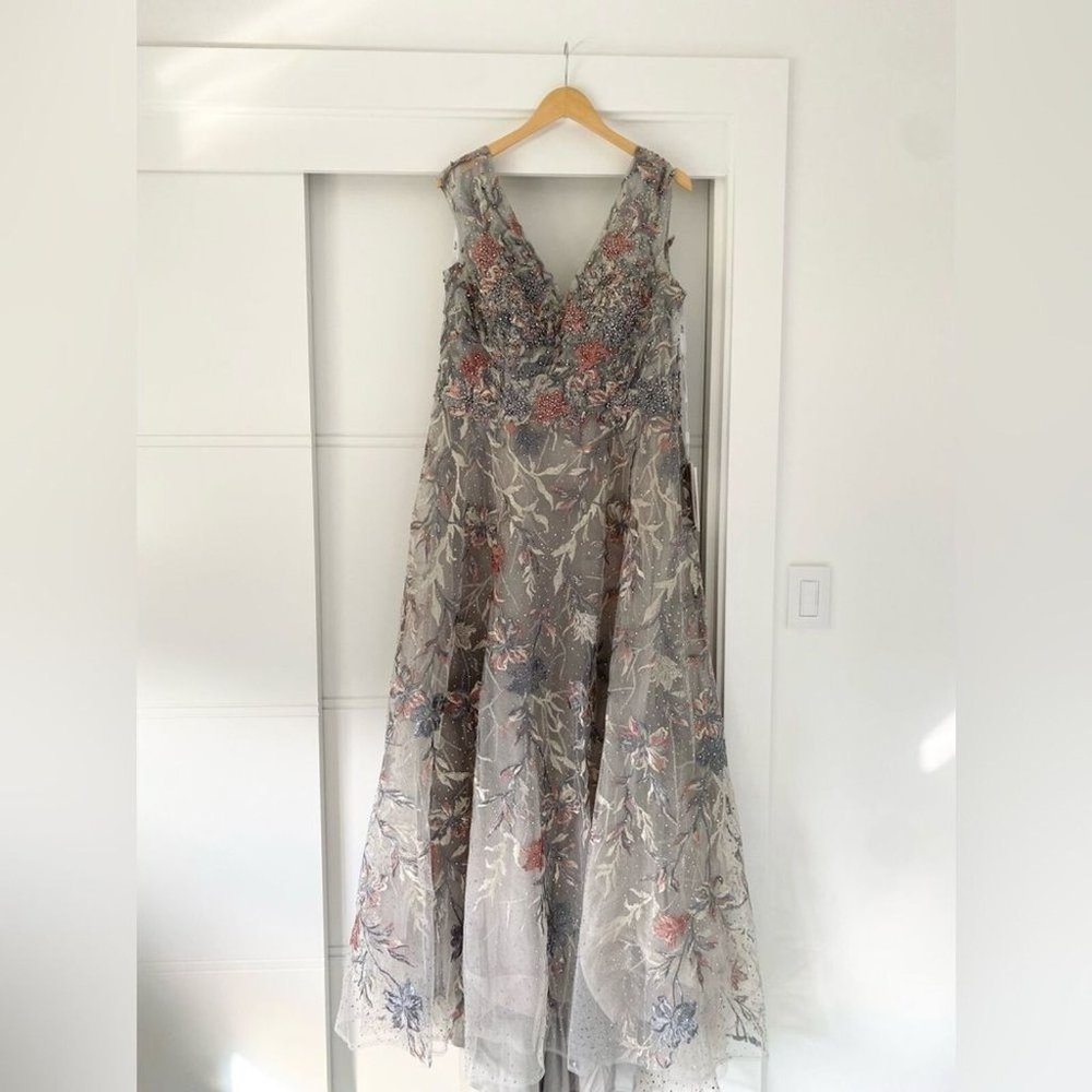 NWT MAC DUGGAL EMBROIDERED ILLUSION CAP SLEEVE A LINE GOWN SILVER 20263 - Picture 6 of 8